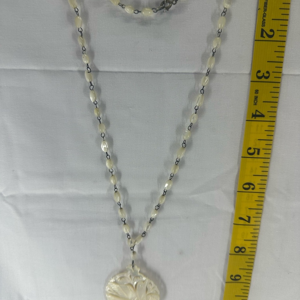 Elegant Cream Pendant Necklace